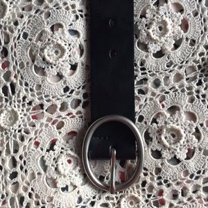 ⛓ Black belt with silver buckle